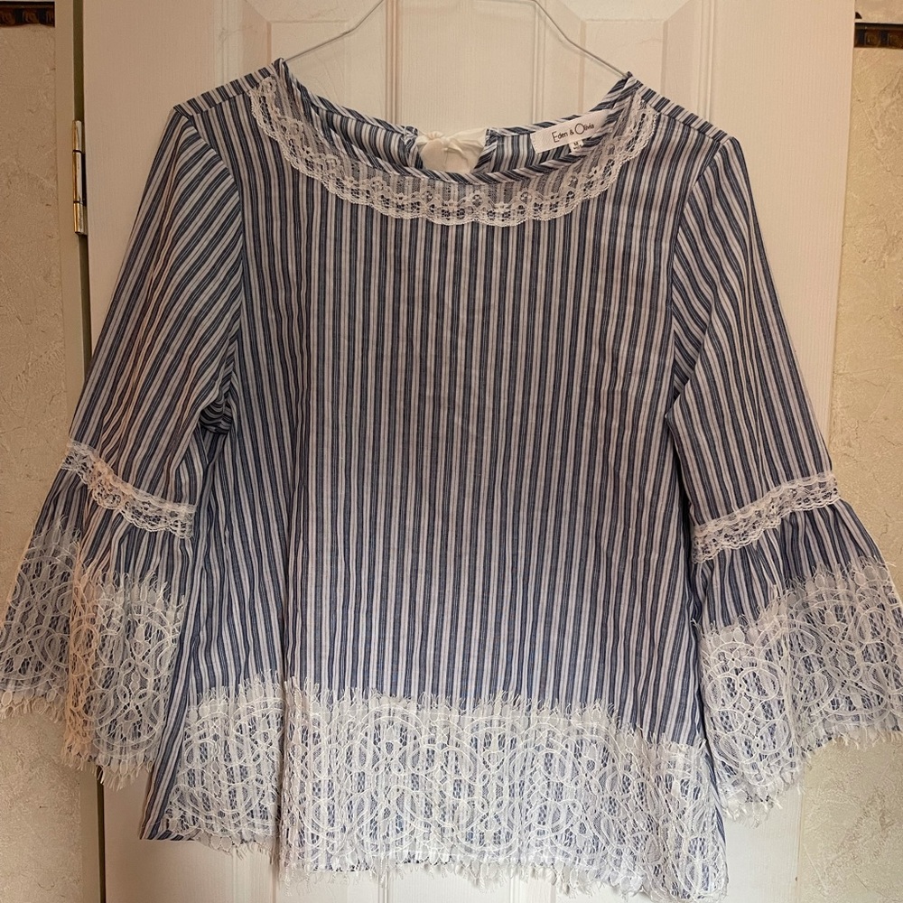 Eden and Olivia like new size M blouse